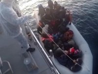 İzmir’de 32 göçmen kurtarıldı