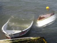 Silivri sahilinde rüzgar nedeniyle kayıklar battı