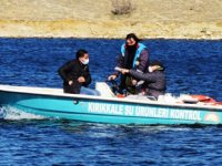 Kaçak avcıların baraja bıraktığı misina ağı imha edildi