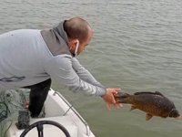 Baraj gölüne 1 kilometrelik kaçak ağ gerdiler