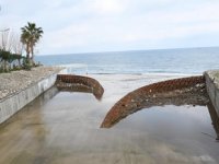 Atık tutucu, çöplerin denize gitmesini engelliyor