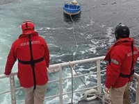 Büyükçekmece'de açıklarındaki başıboş tekne balıkçı barınağına çekildi