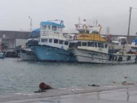 Balıkçılar, fırtına nedeniyle limana sığındı