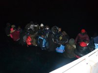 İzmir açıklarında 36 düzensiz göçmen kurtarıldı