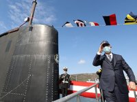 Hulusi Akar, TCG Gür denizaltısını ziyaret etti