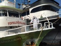 Kandıra'da koronavirüs vakası görülen iki tekne dezenfekte edildi