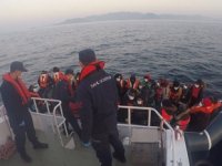 Ölüme terk edilen 32 göçmeni Sahil Güvenlik ekipleri kurtardı