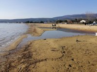 Erdek sahilinde deniz suyu 20 metre çekildi