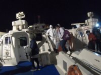 Çeşme açıklarında 12 göçmen kurtarıldı