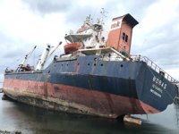 Kartal'da rıhtıma bağlı olan Boras isimli gemi yan yattı