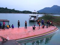 Nam Ngum Gölü'nde yat battı: 8 ölü