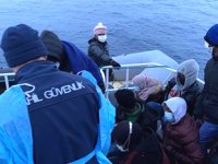 Balıkesir açıklarında 76 düzensiz göçmen kurtarıldı