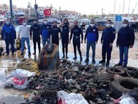 Çeşme'de farkındalık için deniz temizliği gerçekleştirildi