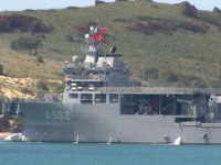 TCG Alemdar arama kurtarma gemisi, düşen uçağın enkazı için Foça'ya ulaştı