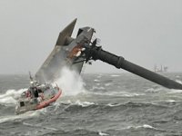 ABD'de malzeme taşıyan tekne alabora oldu: 12 kişi kayıp!