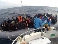 Çanakkale açıklarında 54 düzensiz göçmen kurtarıldı