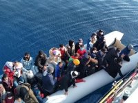 İzmir açıklarında 137 düzensiz göçmen kurtarıldı