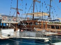 Kuşadası’nda gezi tekneleri sezona hazırlanıyor