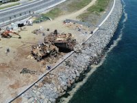 Zeytinburnu'nda sökümü yapılan gemi tamamen karaya alındı