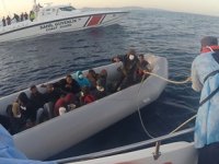 Dikili açıklarında 21 düzensiz göçmen kurtarıldı