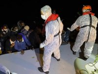 Çeşme açıklarında 32 düzensiz göçmen kurtarıldı