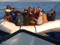 İzmir açıklarında 35 düzensiz göçmen kurtarıldı