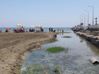 Karataş'ta kanalizasyon suyu denize akıyor