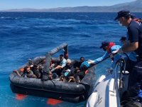 Çeşme açıklarında 26 göçmen kurtarıldı