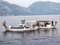 Fethiye’de arızalanan balıkçı teknesi kurtarıldı