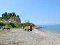 İncivezaltı sahilinde temizlik çalışmasına başlandı