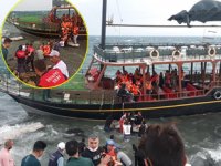 Van Gölü’nde tur teknesi, fırtına nedeniyle karaya oturdu