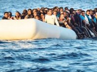 Tunus açıklarındaki göçmen teknesinde arıza: 17 ölü