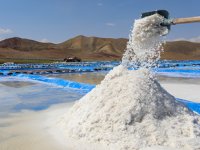 Dağdan gelen su buharlaştırılıp sofralık tuza dönüştürülüyor