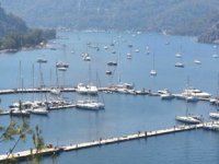 Marmaris'te yatlar ve tekneler açığa demirledi
