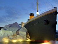 Titanik Müzesi’ndeki buzdağı ziyaretçilerin üzerine devrildi