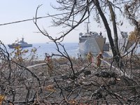Ören Sahili'ndeki yangını çıkarma gemisi personeli söndürdü