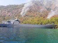 Karayolu ulaşımı olmayan yerlere çıkarma gemileri müdahale ediyor