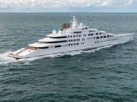 Azzam, dünyanın en uzun yatı unvanını koruyor