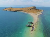 Çarpanak Adası’na su altı yürüyüşü düzenledi