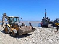 İş makineleri, Türkeli’ne çıkarma gemileriyle sevk edildi