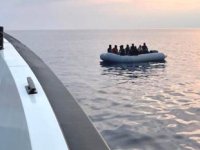 Kuşadası açıklarında 22 düzensiz göçmen kurtarıldı