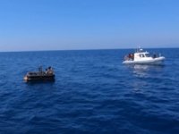 İzmir açıklarında 13 düzensiz göçmen kurtarıldı