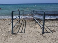 Kuşadası plajlarında engelli rampalarının sayısı giderek artıyor