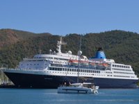 Blue Sapphire isimli yolcu gemisi, Marmaris’e geldi