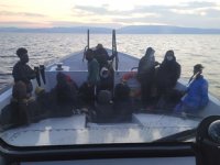 İzmir açıklarında 34 düzensiz göçmen kurtarıldı