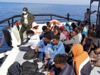 İzmir açıklarında 58 düzensiz göçmen kurtarıldı