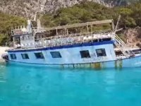 Kaçak göçmen taşıyan tekne, Fethiye’de karaya oturdu