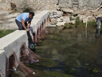 Yüzey suyu atık kapanı projesi ile haftada 65 kilo atık toplanıyor