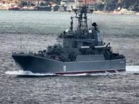 Rus savaş gemisi, İstanbul Boğazı'ndan geçti