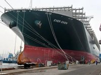 Ever Given konteyner gemisi bakıma alındı